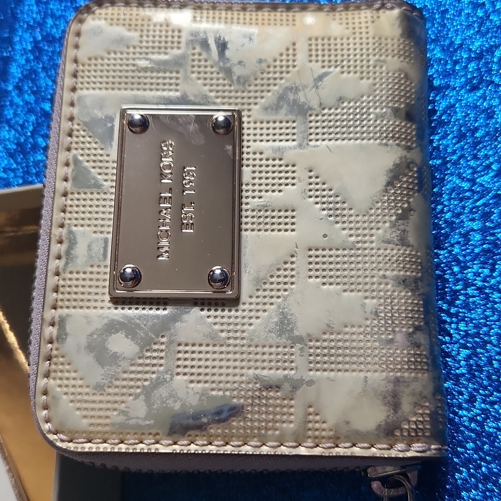 Michael Kors Metallic Gold Zip Wallet - Picture 2 of 11